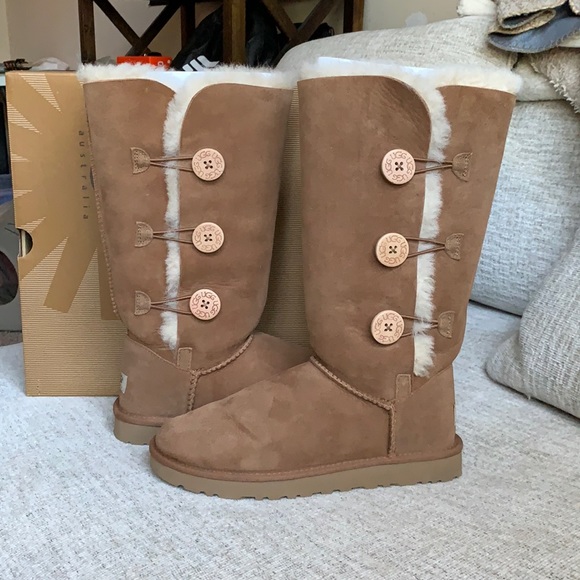 UGG Triple button Bailey boots - Picture 6 of 14